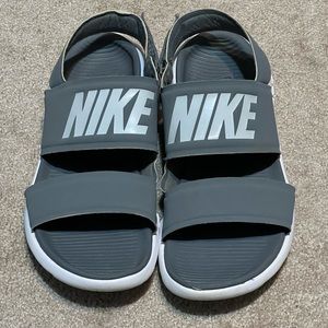 NIKE WOMENS TANJUN SANDAL - GREY SIZE 8